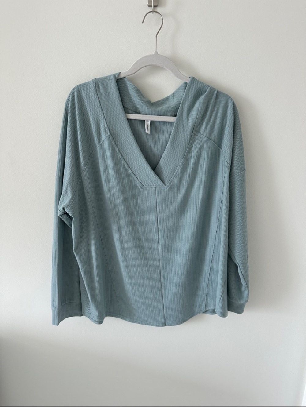 Wishlist Relaxed V-Neck Ribbed Pullover in Pale Blue